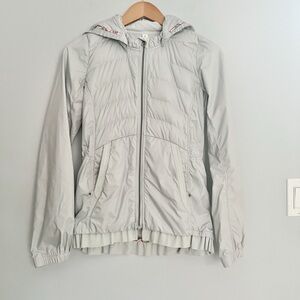 Lululemon Spring Fling Puffy Windbreaker Down filled Jacket Silver Spoon Size 4